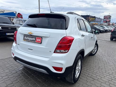 Chevrolet Trax 2019 белый - фото 7