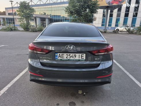 Hyundai Elantra 2016 серый - фото 6