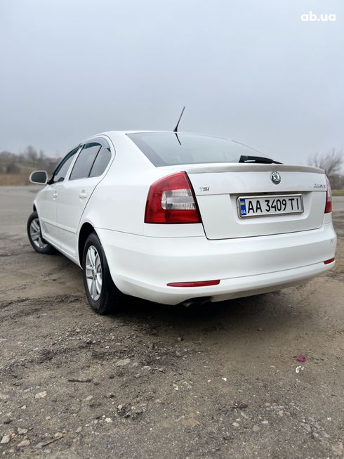 Skoda Octavia 2012 белый - фото 4