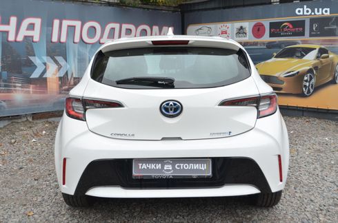 Toyota Corolla 2019 белый - фото 6