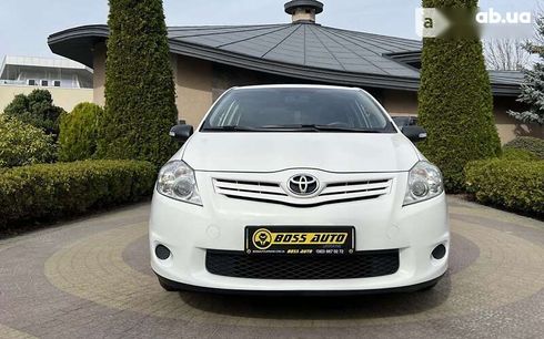 Toyota Auris 2011 - фото 2