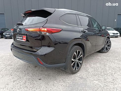 Toyota Highlander 2021 коричневый - фото 10