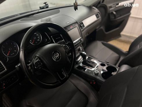 Volkswagen Touareg 2012 черный - фото 7