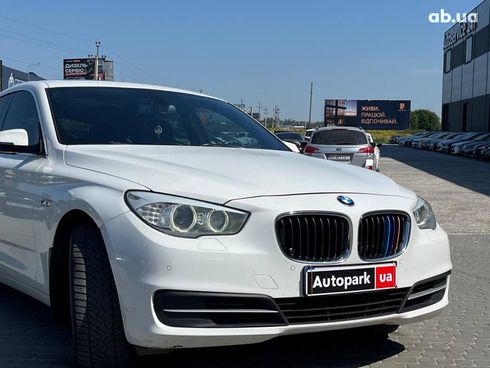 BMW 5 серия 2013 белый - фото 3