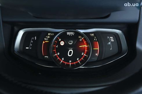Volvo XC60 2017 - фото 28