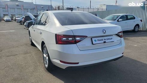 Skoda Superb 2019 - фото 16