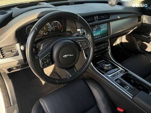 Jaguar XF 2016 - фото 11