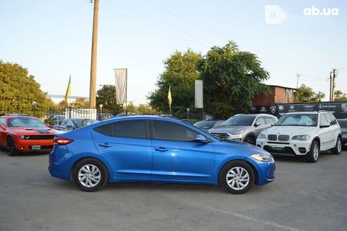 Hyundai Elantra 2017 - фото 3