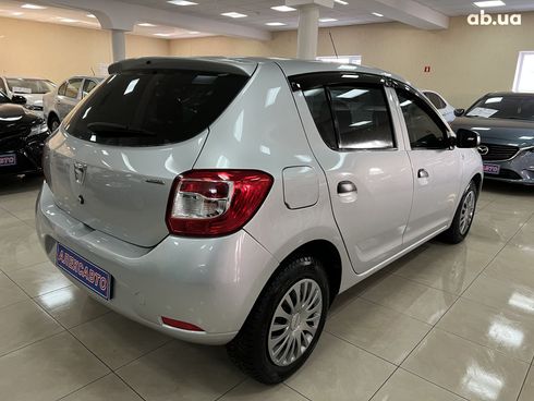 Dacia Sandero 2015 серебристый - фото 11