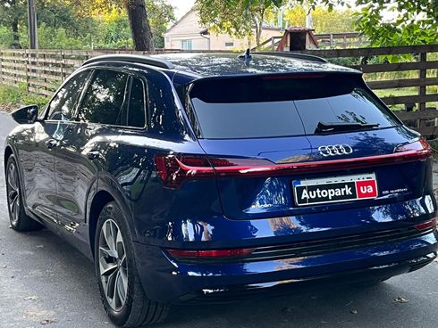 Audi E-Tron 2021 синий - фото 10