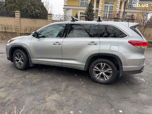 Toyota Highlander 2018 серый - фото 9