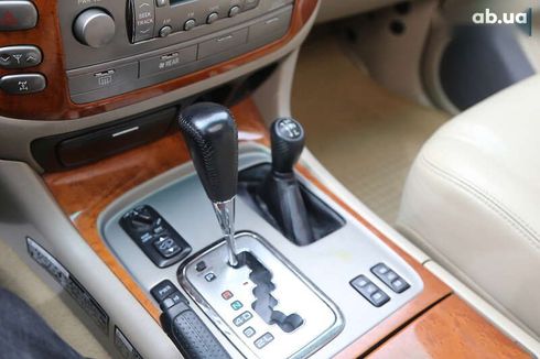 Lexus LX 2005 - фото 19