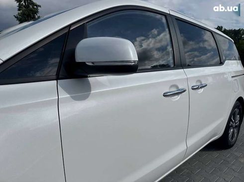 Kia Carnival 2019 - фото 4