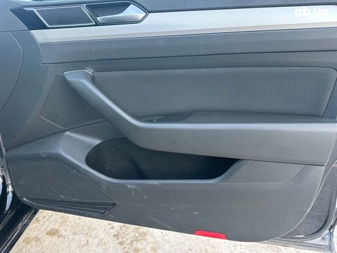 Volkswagen Passat 2018 черный - фото 23