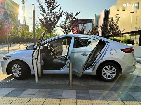 Hyundai Elantra 2016 - фото 10