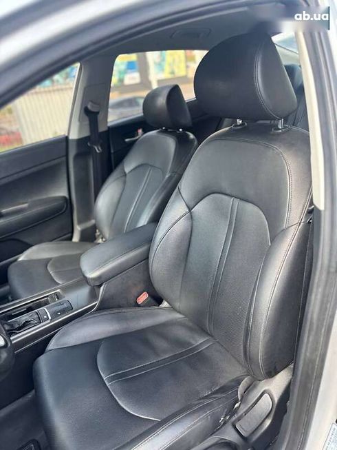 Kia K5 2017 - фото 11