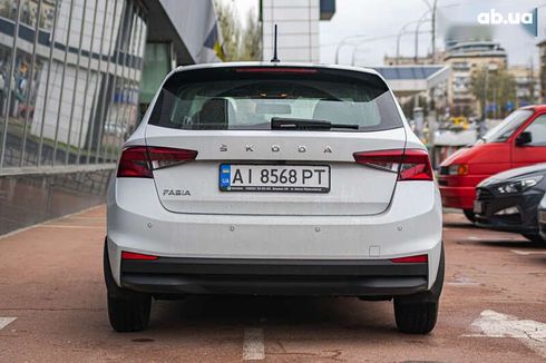 Skoda Fabia 2022 - фото 9