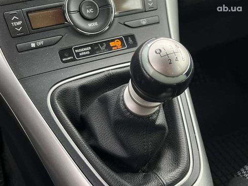 Toyota Auris 2010 белый - фото 27