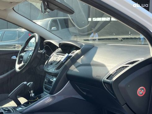 Ford Focus 2014 белый - фото 9