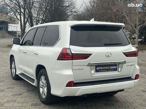 Lexus LX 2017 - фото 11