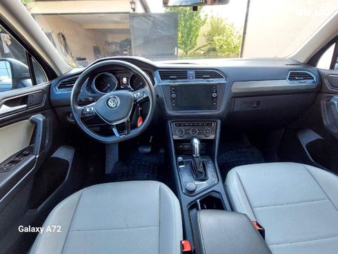 Volkswagen Tiguan 2018 серый - фото 9