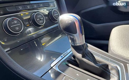 Volkswagen e-Golf 2019 - фото 17