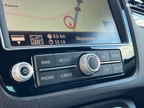 Volkswagen Touareg 2016 белый - фото 41