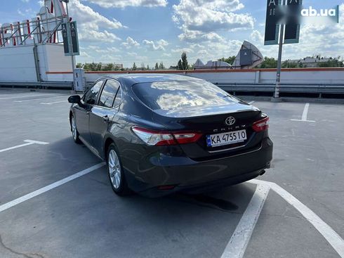 Toyota Camry 2019 - фото 6