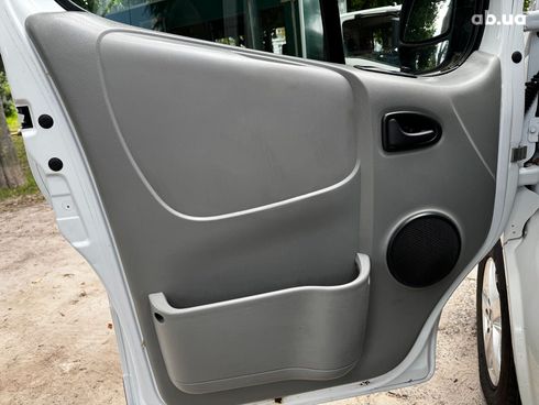 Renault Trafic 2010 белый - фото 10