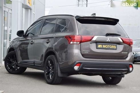 Mitsubishi Outlander 2017 - фото 5