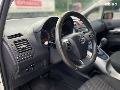 Toyota Auris 2011 - фото 15