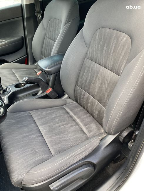 Kia Sportage 2016 белый - фото 20
