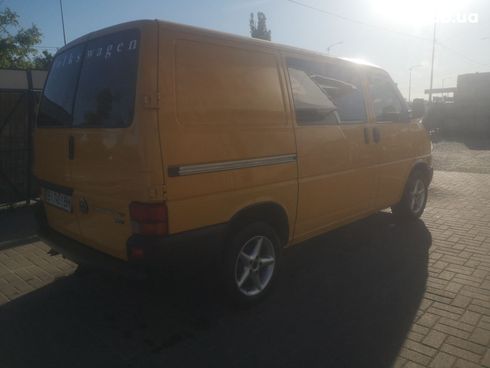 Volkswagen Transporter 2001 желтый - фото 2
