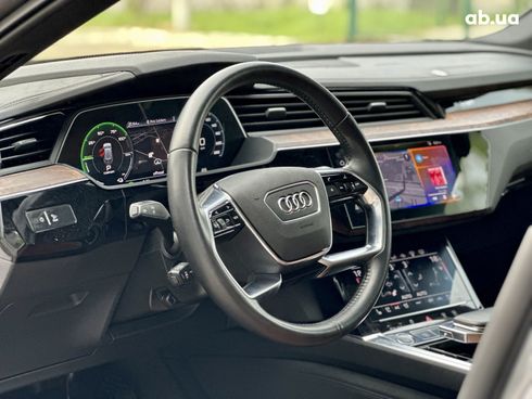 Audi E-Tron 2019 серый - фото 11