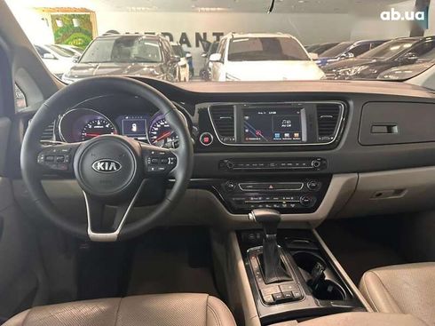 Kia Carnival 2016 - фото 18