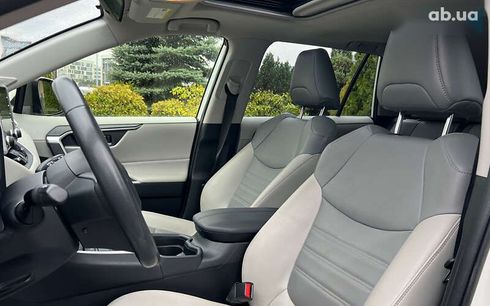 Toyota RAV4 2021 - фото 9