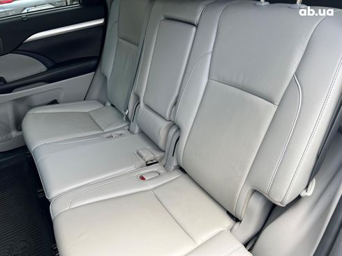 Toyota Highlander 2019 серый - фото 19