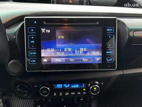 Toyota Hilux 2017 серый - фото 18