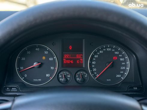 Volkswagen Jetta 2005 серый - фото 23