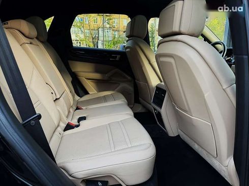 Porsche Cayenne 2021 - фото 30