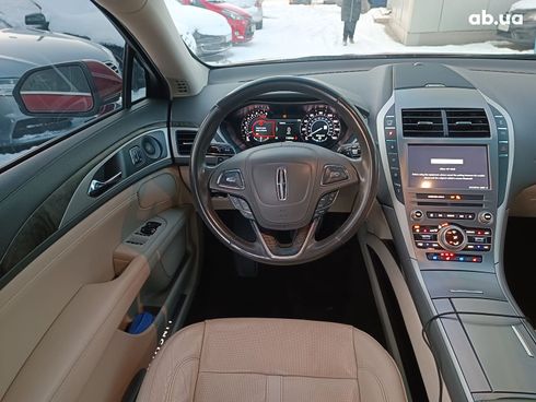 Lincoln MKZ 2017 красный - фото 14