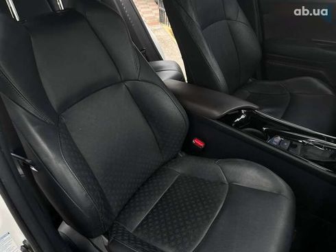 Toyota C-HR 2017 - фото 17