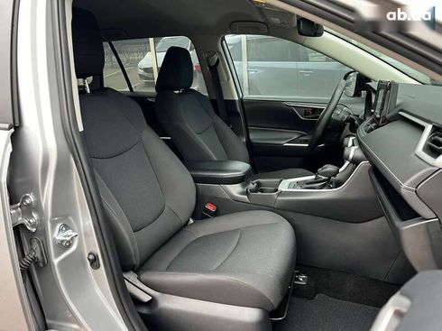 Toyota RAV4 2021 - фото 11