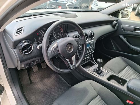 Mercedes-Benz A-Класс 2013 белый - фото 15