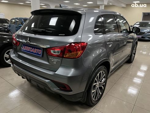 Mitsubishi Outlander 2018 серый - фото 12