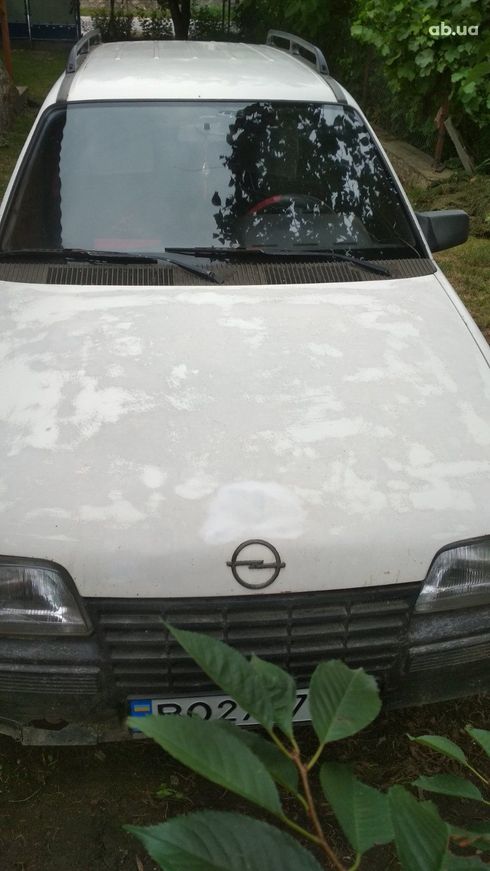 Opel Kadett 1985 белый - фото 6