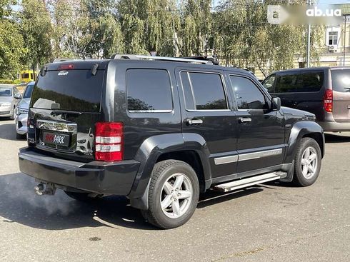 Jeep Liberty 2011 - фото 8