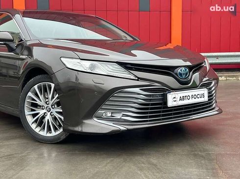 Toyota Camry 2019 - фото 2