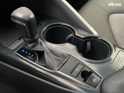 Toyota Camry 2018 черный - фото 18
