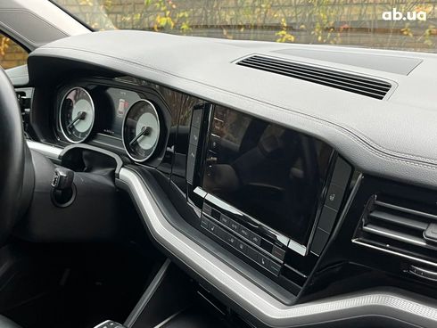 Volkswagen Touareg 2019 серый - фото 20